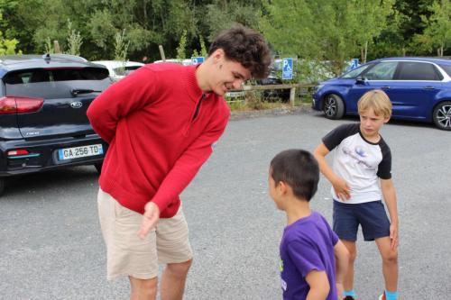 Alban, Milo et Kian sur le parking